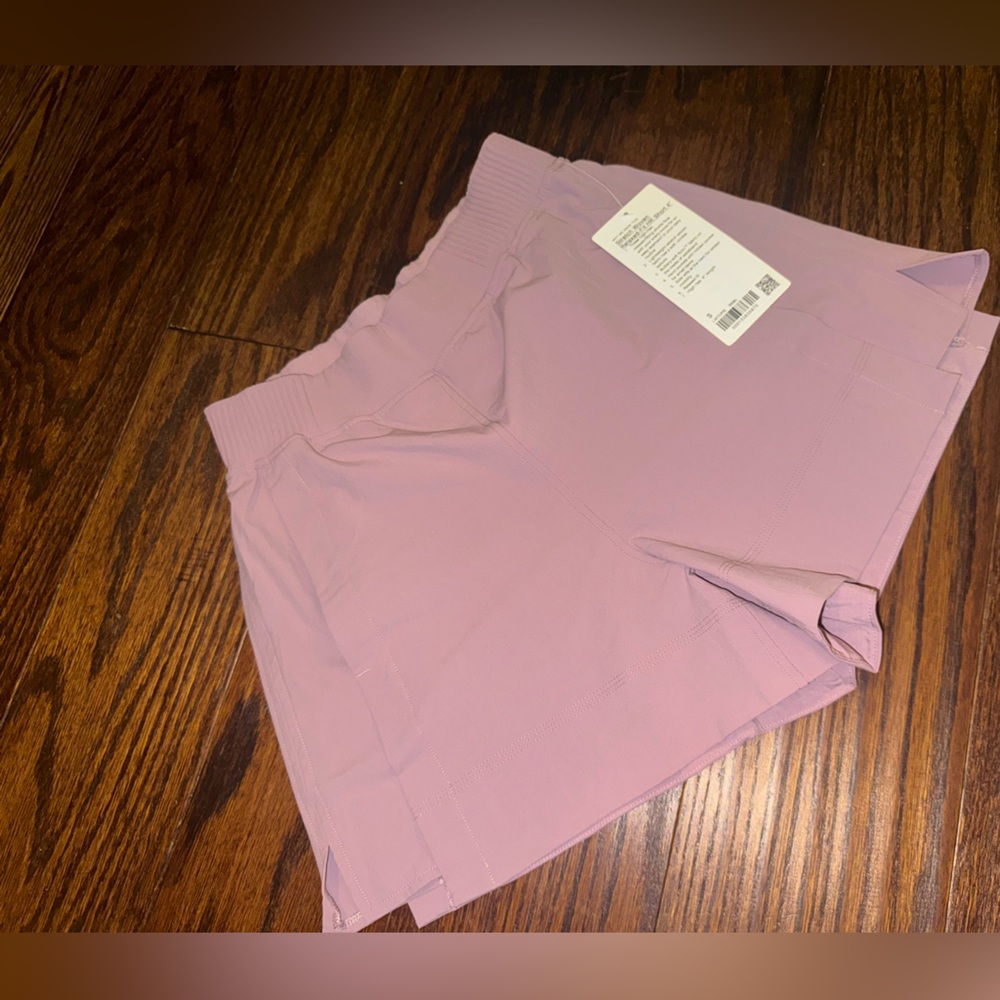 Lululemon Stretch Woven Relaxed Fit HR Shorts 4” purple size small